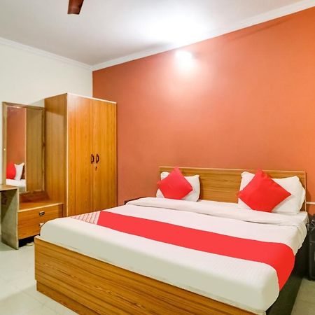 Oyo Hotel R K Residency Гургаон Екстериор снимка