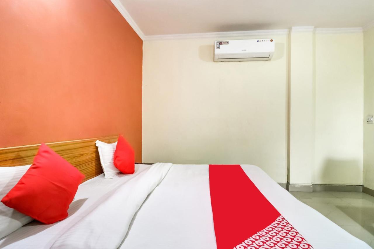Oyo Hotel R K Residency Гургаон Екстериор снимка