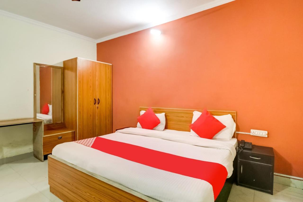 Oyo Hotel R K Residency Гургаон Екстериор снимка