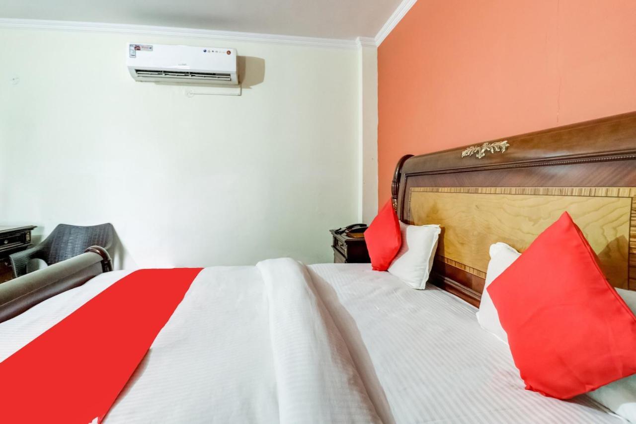 Oyo Hotel R K Residency Гургаон Екстериор снимка