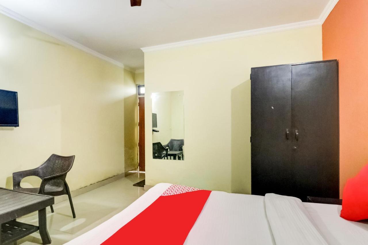Oyo Hotel R K Residency Гургаон Екстериор снимка