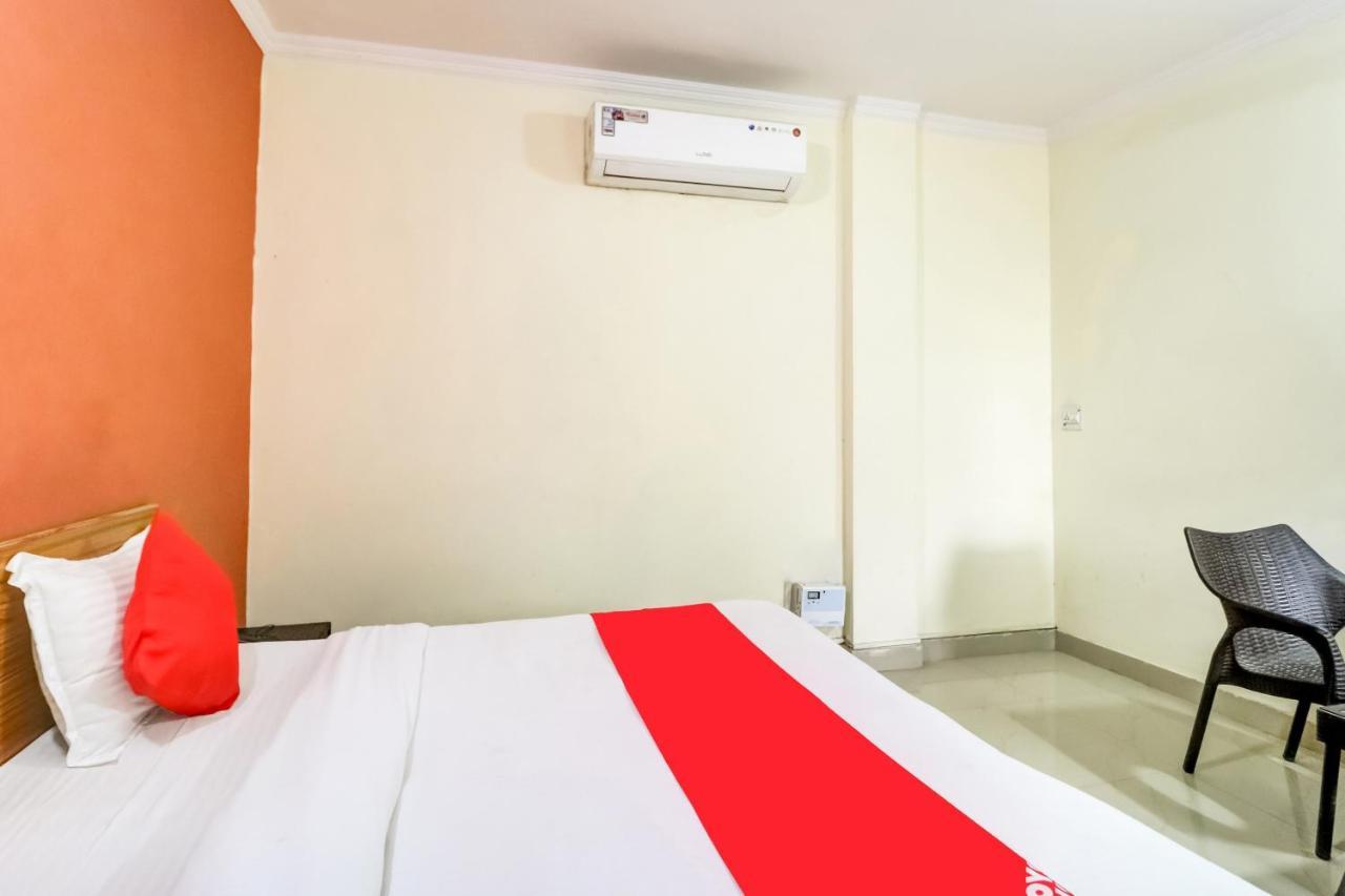 Oyo Hotel R K Residency Гургаон Екстериор снимка