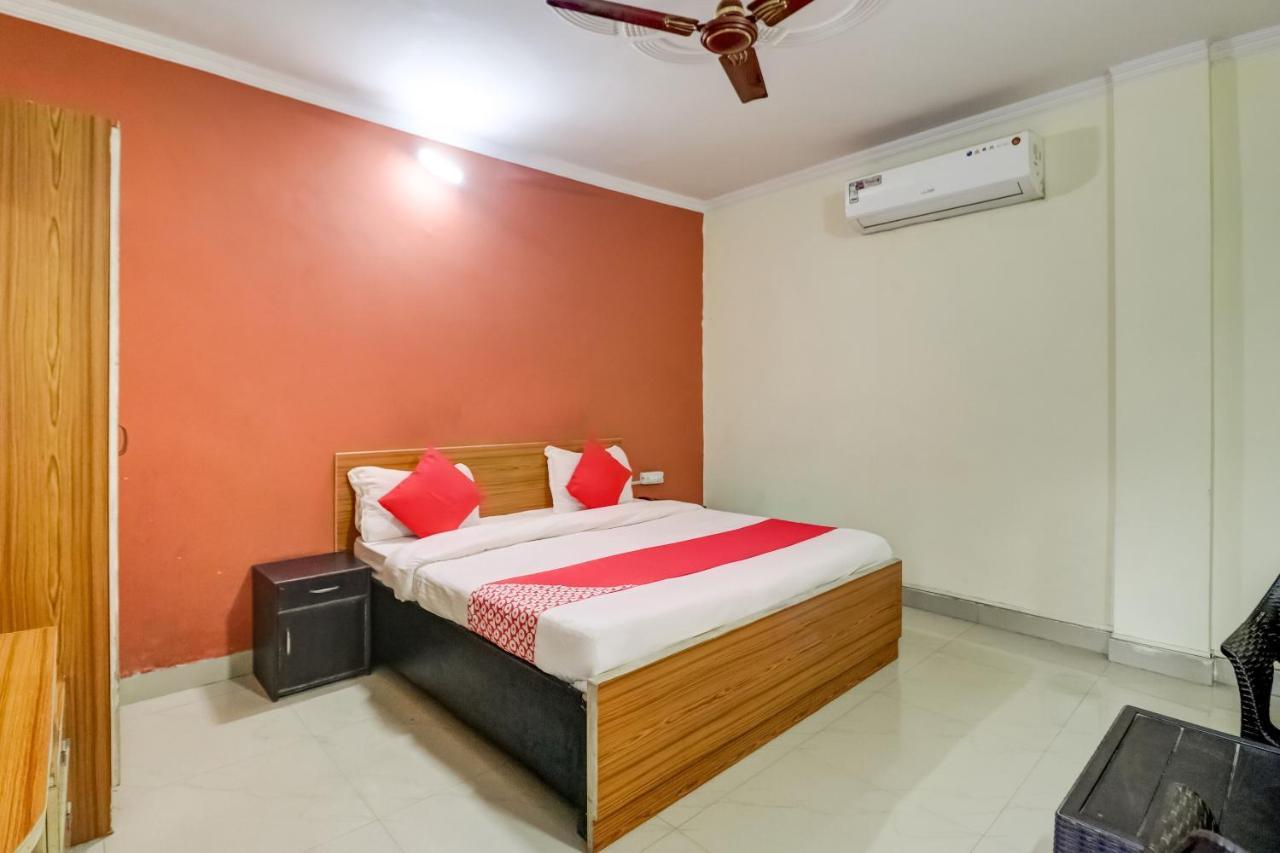 Oyo Hotel R K Residency Гургаон Екстериор снимка