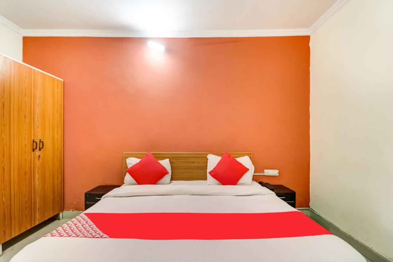 Oyo Hotel R K Residency Гургаон Екстериор снимка