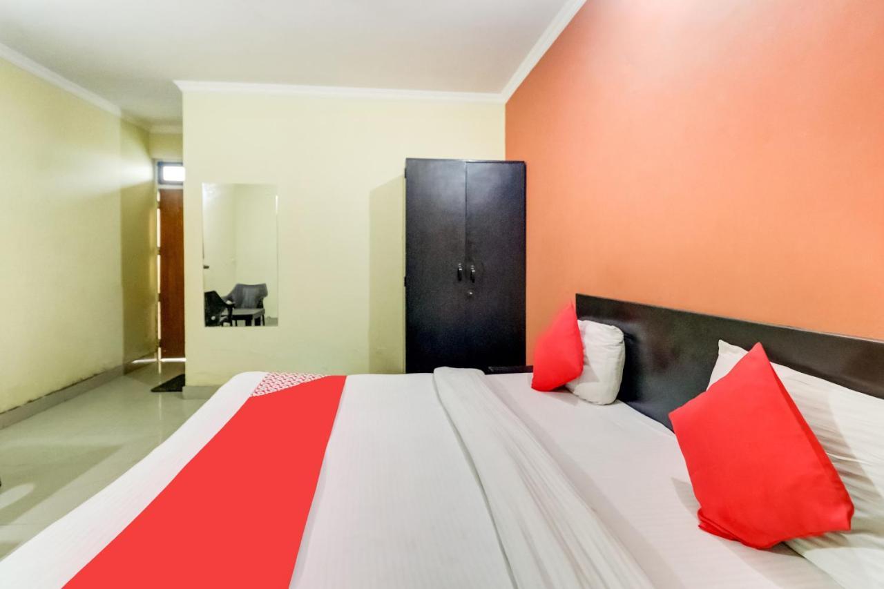 Oyo Hotel R K Residency Гургаон Екстериор снимка